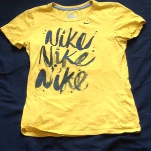Black and yellow Nike t shirt